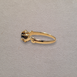 HELLMAN VINTAGE RING MED SAFIR