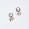 PEARL OCTOPUSS.Y ØREDOBBER SILVER SPHERE HOOPS