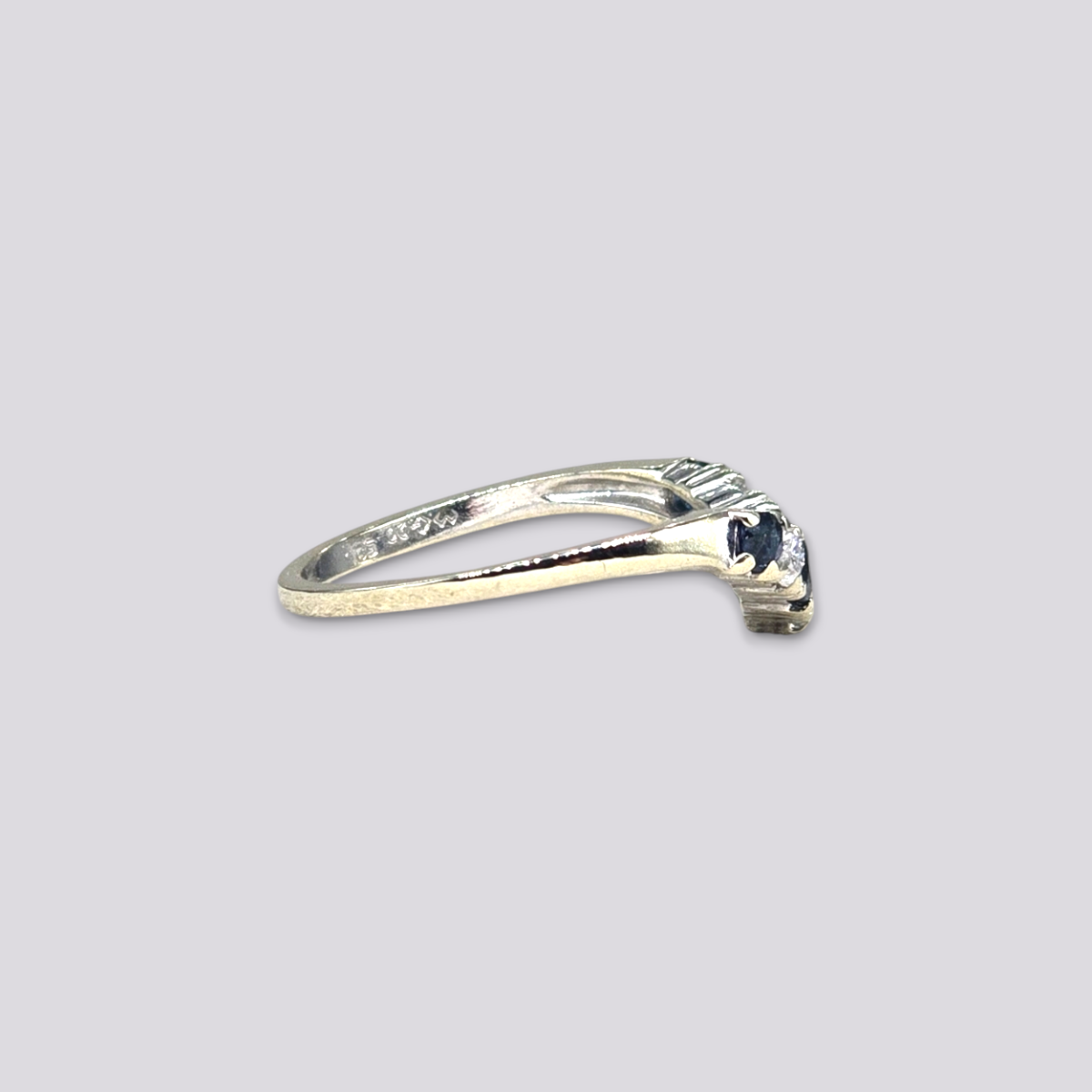 HELLMAN VINTAGE RING MED SAFIRER OG DIAMANTER