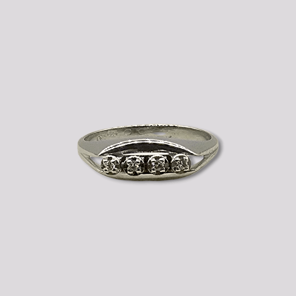 HELLMAN VINTAGE RING MED 4 DIAMANTER
