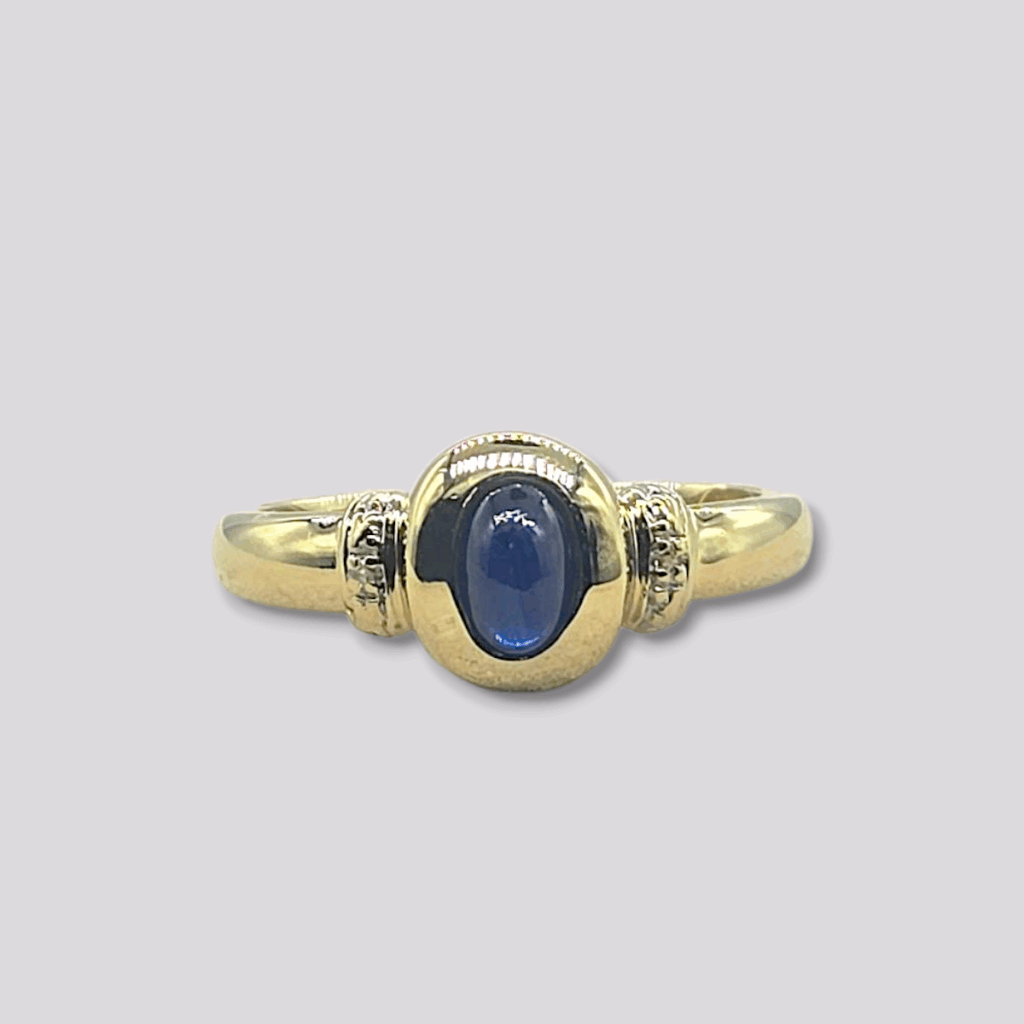 HELLMAN VINTAGE RING MED SAFIR OG DIAMANTER