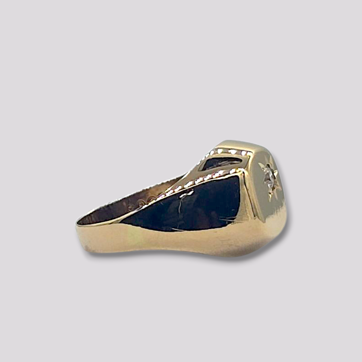 HELLMAN VINTAGE SIGNET RING MEDSPINELL