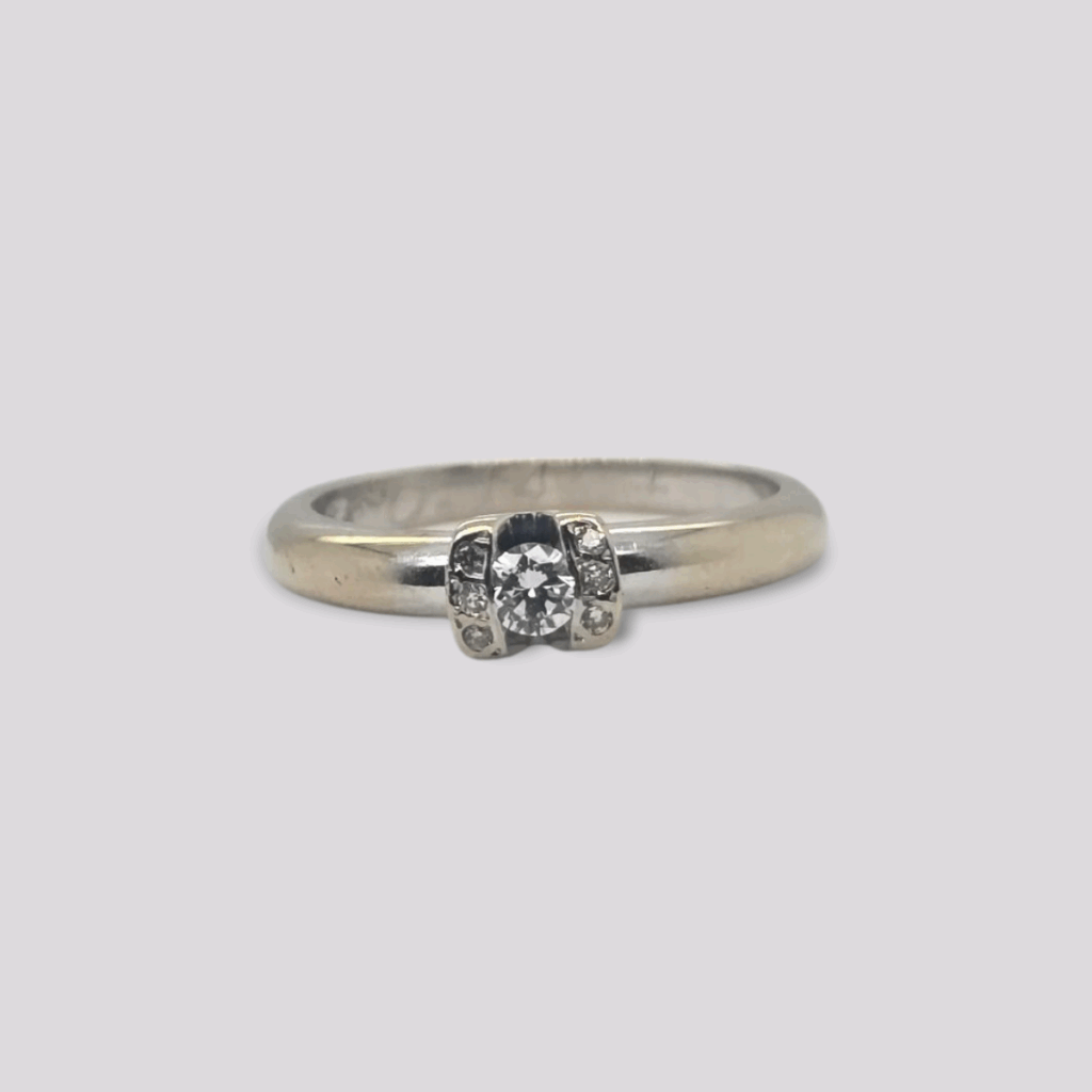 HELLMAN VINTAGE RING MED DIAMANTER
