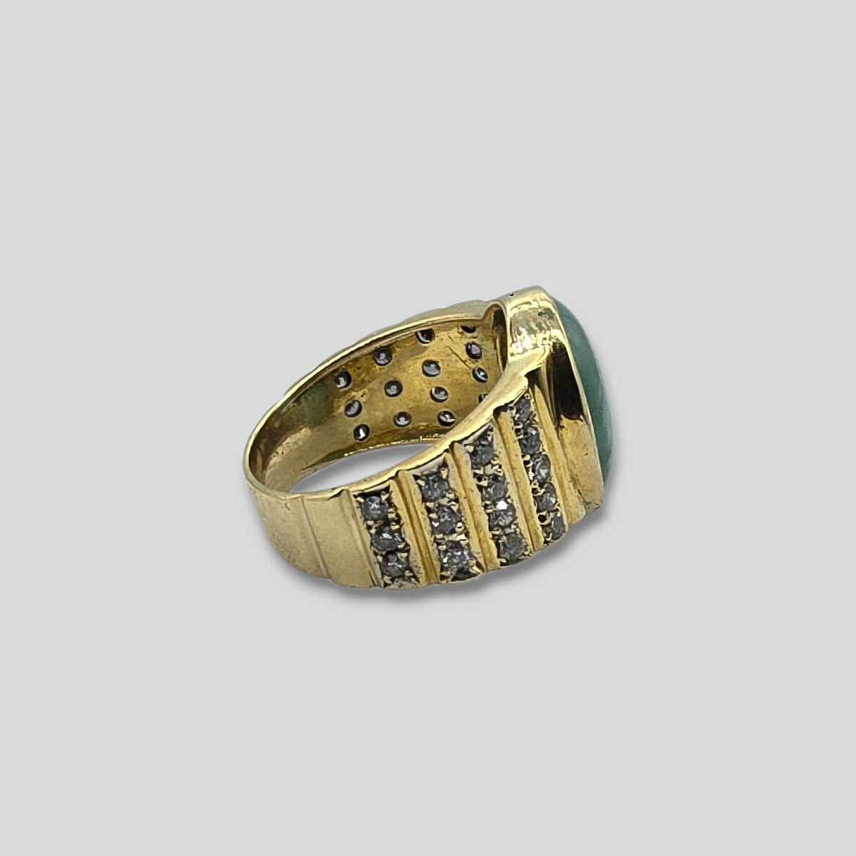 HELLMAN VINTAGE RING MED GRØNN AGAT OG BRILLIANTER