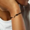 OLE LYNGGAARD ARMBÅND SNAKES SORT